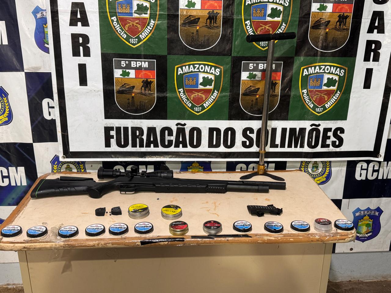 Em Coari, PMAM prende homem por utilizar carabina de pressão para atingir cães em via pública