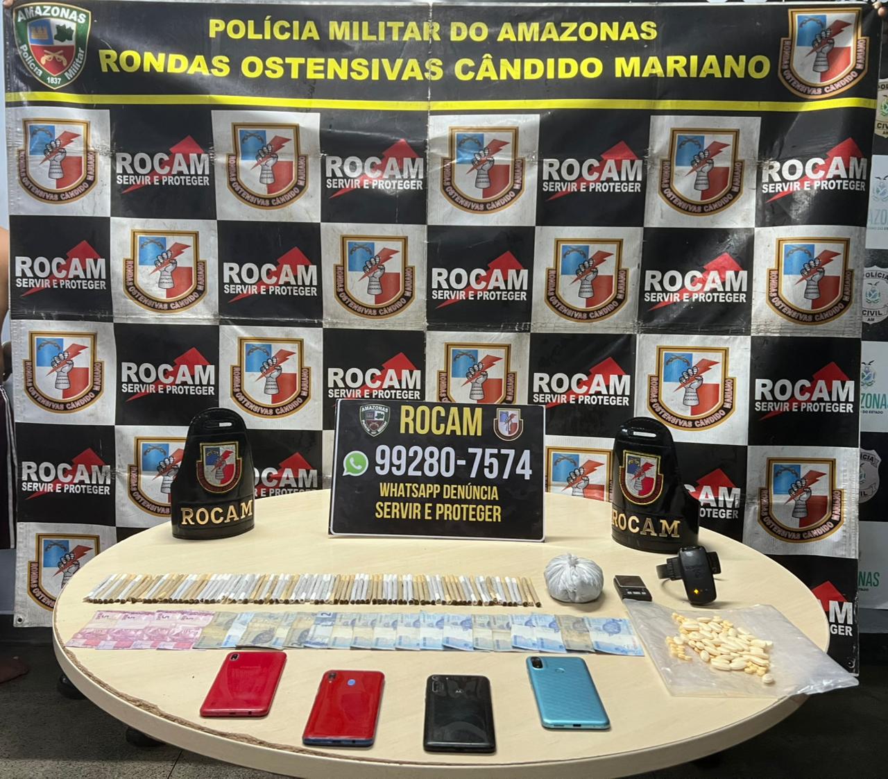 PMAM prende dupla com mais de 80 cigarros de maconha e 120 comprimidos de ecstasy
