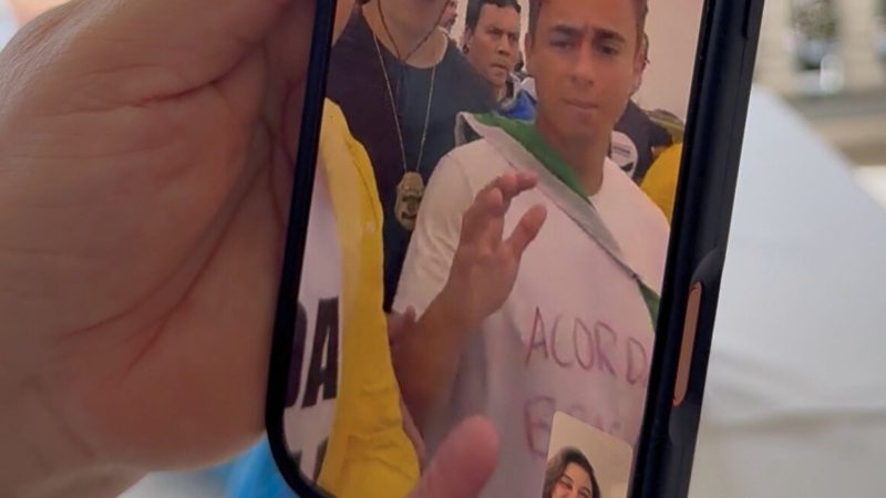 Em videochamada, Professora Maria do Carmo presta apoio a Nikolas Ferreira na ‘Caminhada pela Liberdade