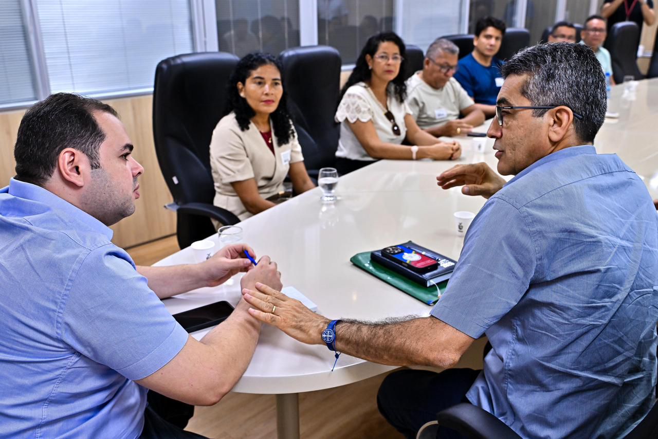 Roberto Cidade recebe comitiva de Manicoré e discute parcerias técnicas para o município