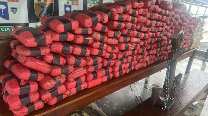 Operação Fluvial intercepta lancha com drogas vinda da Colômbia para Manaus-AM