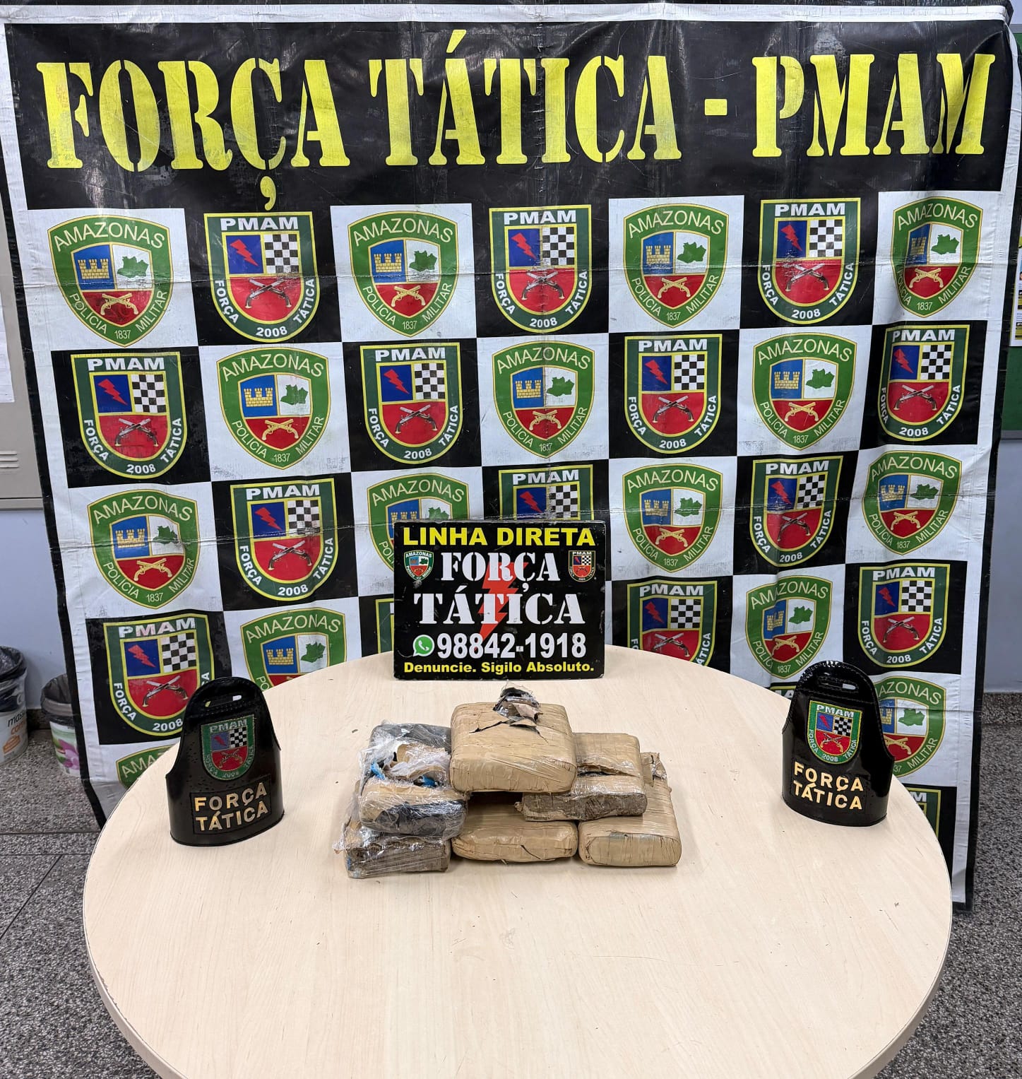 Polícia Militar do Amazonas apreende seis tabletes de droga em residência abandonada na zona oeste