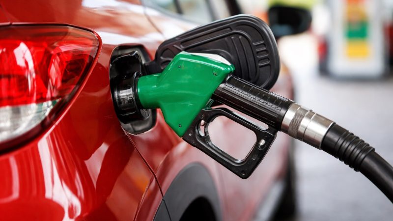 Petrobras reduz preço da gasolina para distribuidoras a partir desta terça-feira (27)