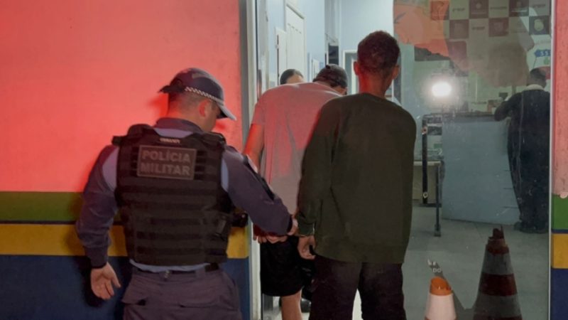 Polícia invade boca e prende dupla de ‘aviãzinhos’ na Zona Norte de Manaus