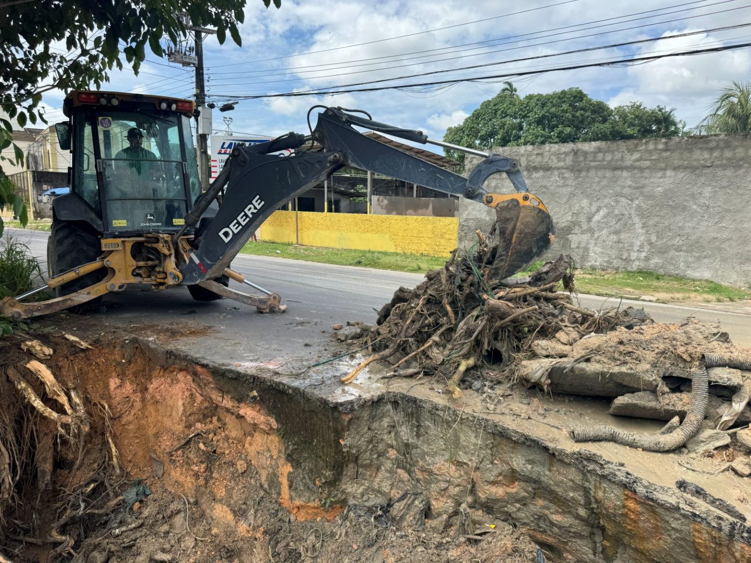Prefeitura de Manaus inicia frente de obra de recuperação do sistema de drenagem em trecho da avenida Curaçao
