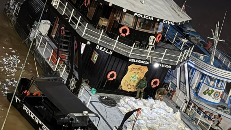 Base Paulo Pinto Nery: PC-AM apreende 12 toneladas de pirarucu seco em embarcação próximo à Itacoatiara