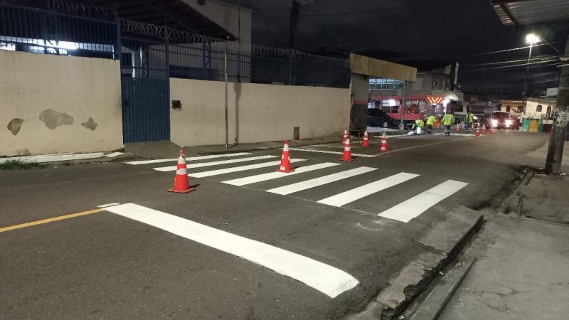 Prefeitura de Manaus reforça sinalização viária em frente a escolas e amplia segurança no trânsito