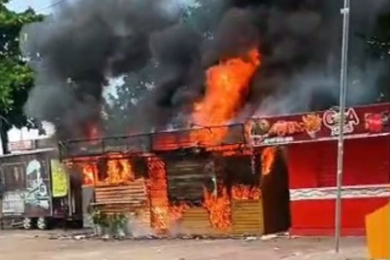 Lanchonete é destruída por incêndio na zona sul de Manaus