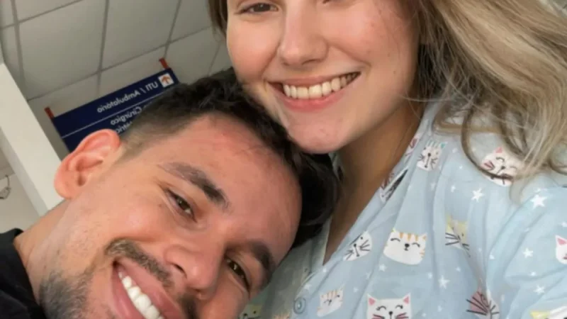 Marido de Isabel Veloso faz apelo em velório da influenciadora