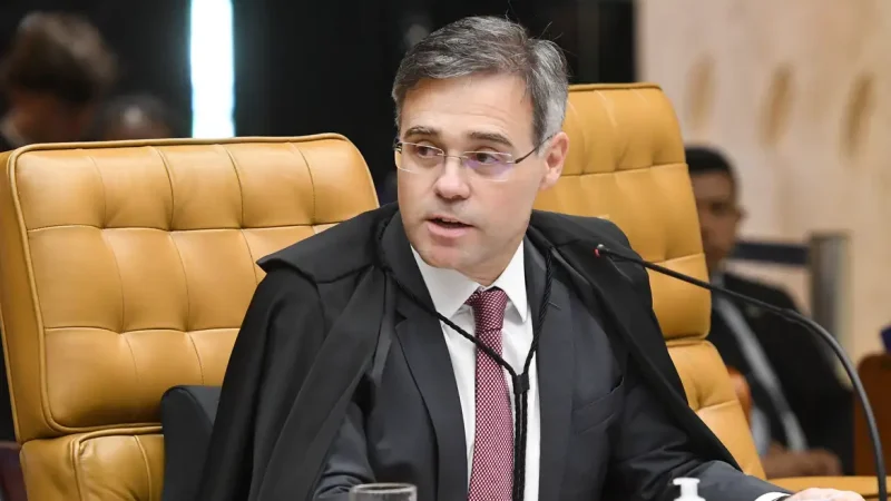 Mendonça devolve dados sigilosos de Vorcaro à CPMI do INSS