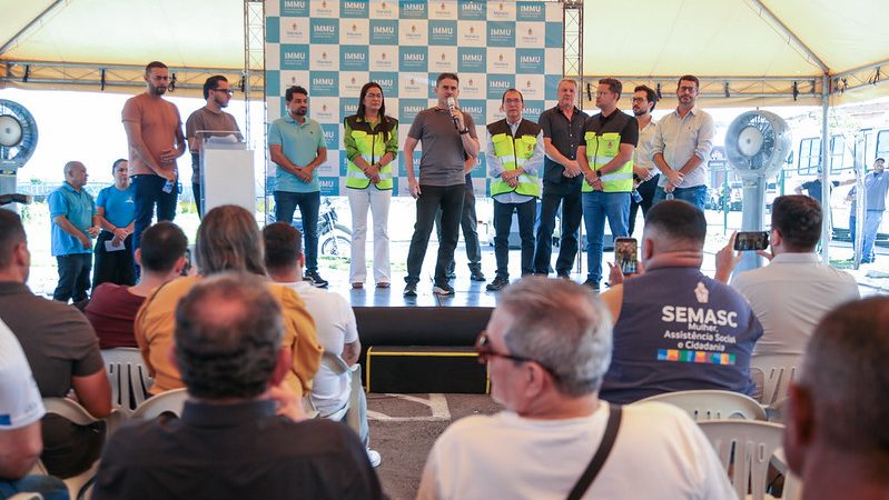 Prefeito David Almeida amplia frota de ônibus e anuncia redução do vale-transporte a partir de março