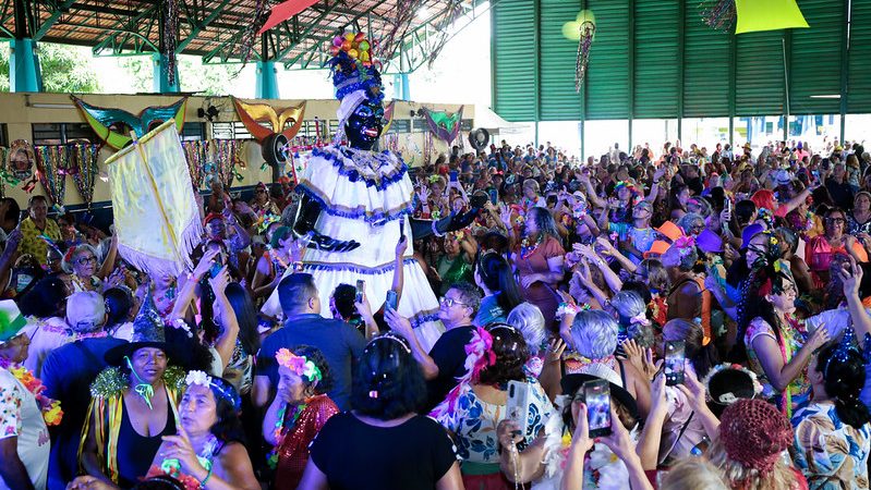 Prefeitura de Manaus reúne mais de 2,5 mil pessoas no ‘CarnaIdoso 2026’