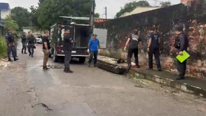 Jovem entrega o celular sem resistência ao ser assaltado e é morto com tiro no rosto