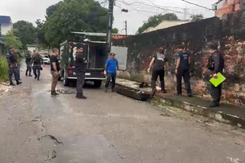 Jovem entrega o celular sem resistência ao ser assaltado e é morto com tiro no rosto