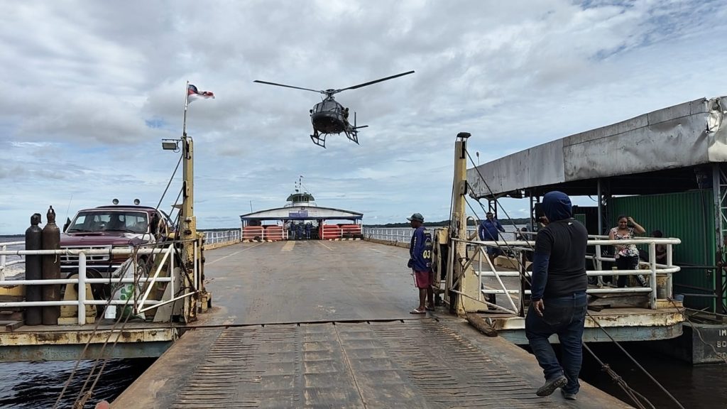 Helicóptero e sonares reforçam buscas por vítimas de naufrágio em Manaus