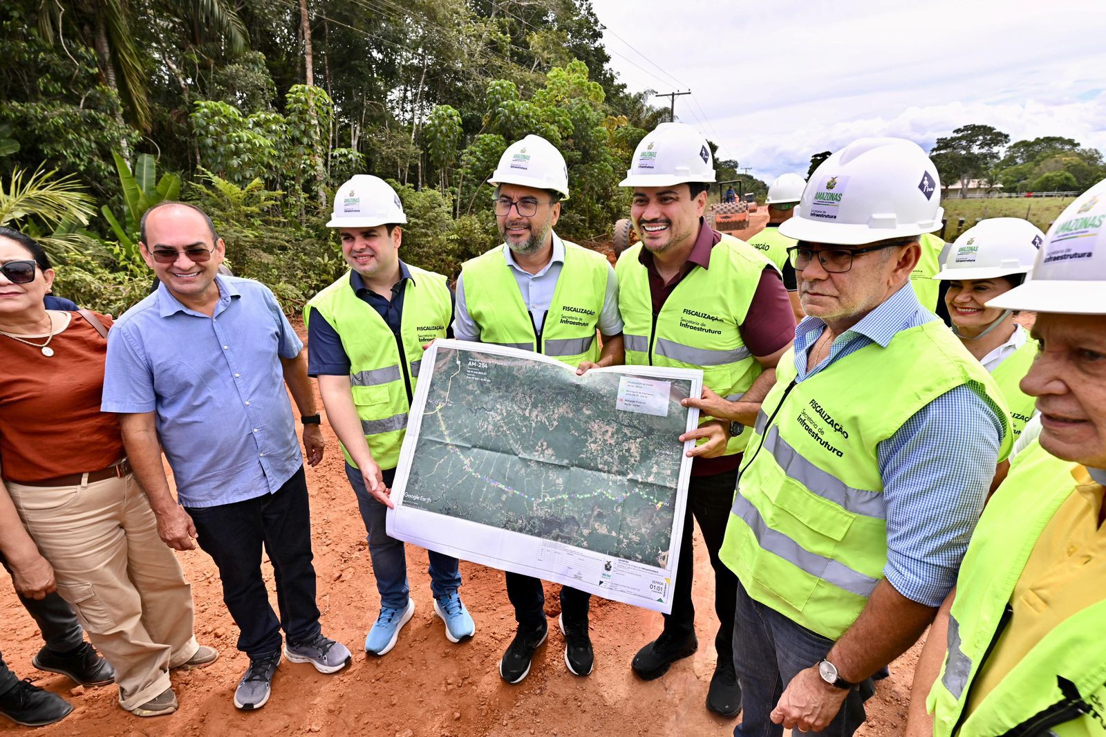 Roberto Cidade cumpre agenda em Autazes com entrega de escola de tempo integral e obras na AM-254