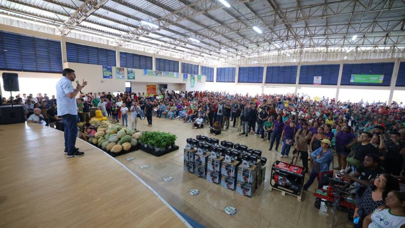 Governador Wilson Lima amplia ações sociais, inaugura fábrica de gelo e fortalece setor primário no Careiro Castanho