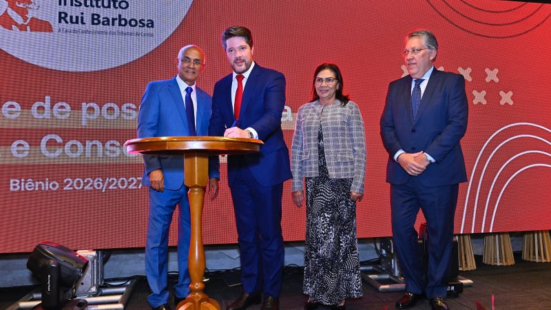 Corregedor do TCE-AM assume Primeira Secretaria do IRB para o biênio 2026-2027