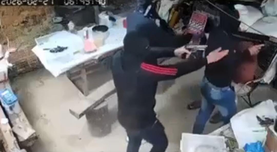 Três homens encapuzados invadem propriedade e executam ex-policial militar e amigo no Tarumã, em Manaus