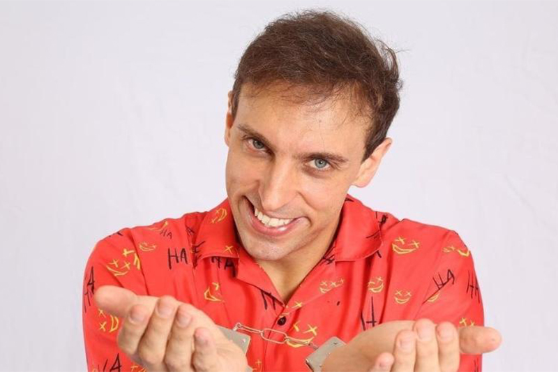 Justiça reverte condenação à prisão e absolve comediante Leo Lins