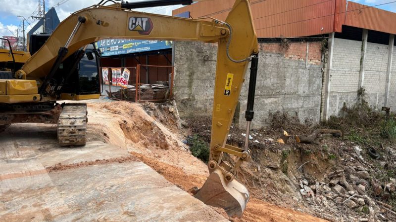 Prefeitura de Manaus avança para a fase de reaterro nas obras da avenida Autaz Mirim neste domingo