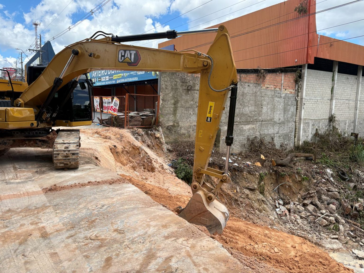 Prefeitura de Manaus avança para a fase de reaterro nas obras da avenida Autaz Mirim neste domingo