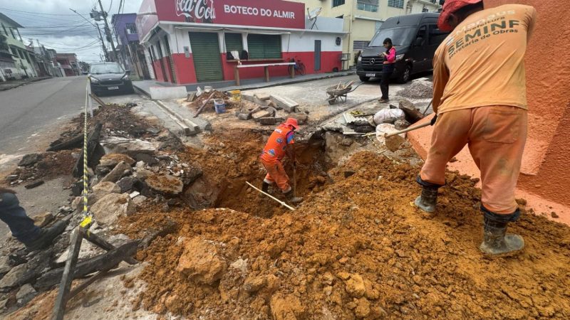 Prefeitura de Manaus realiza manutenção nos sistemas de escoamento de águas pluviais no bairro Santo Antônio