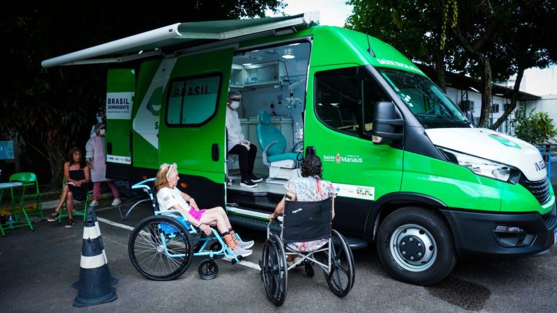 Unidade odontológica móvel da prefeitura atende 215 usuários na Fundação Dr. Thomas