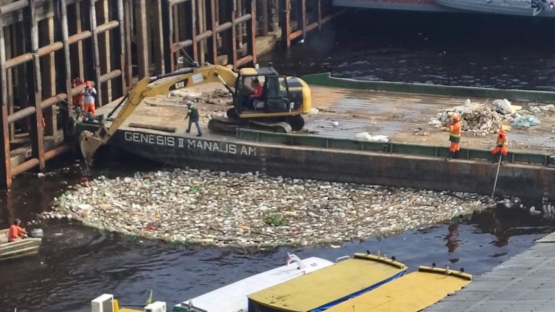 Prefeitura de Manaus reforça limpeza em toda a orla do rio Negro após fortes chuvas