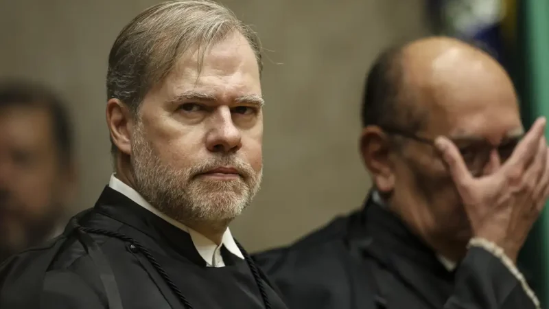 Banco Master: Toffoli pede que PF envie dados de celulares apreendidos