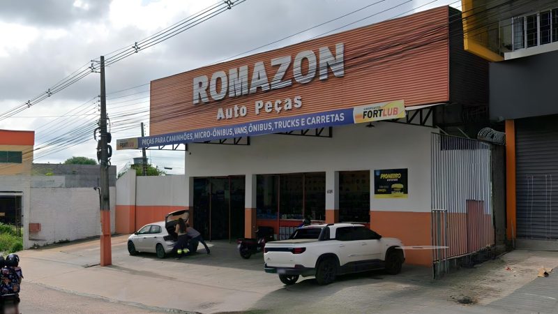 Dupla armada rende funcionários de autopeças e rouba picape para fuga em Manaus
