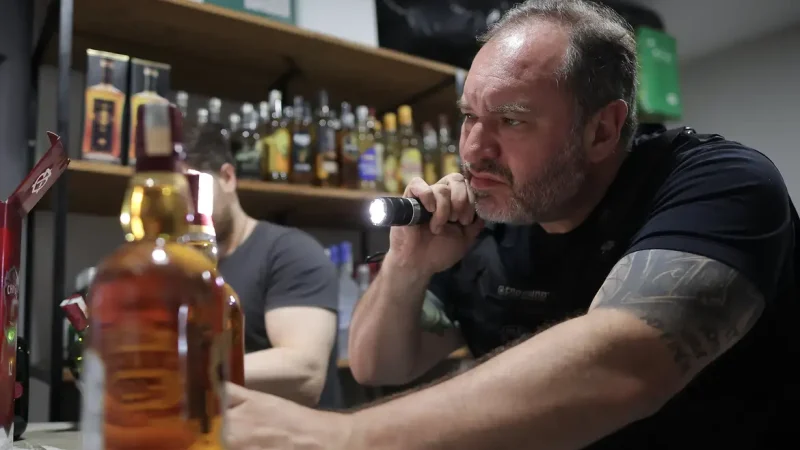 Carnaval: metanol em bebidas liga sinal de alerta nos estados