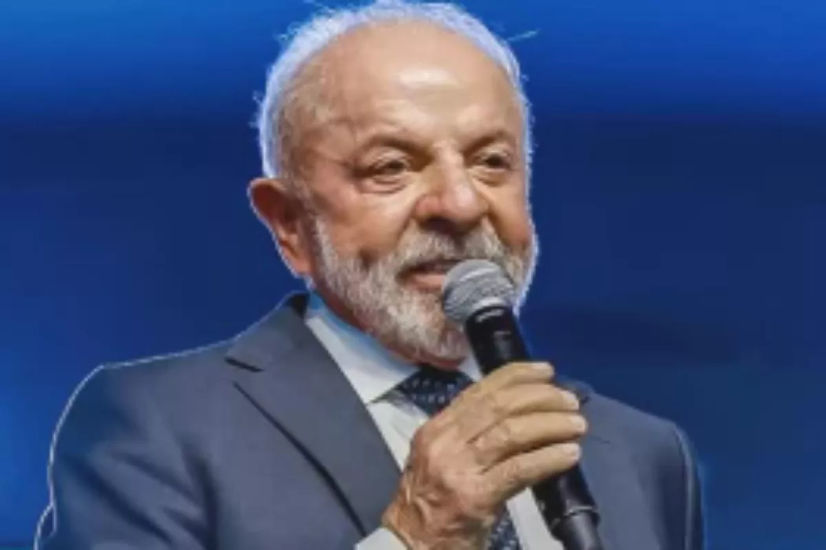 Lula faz cirurgia na região da cabeça e cicatriz fica exposta