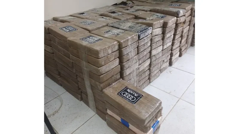 Operação internacional apreende 1,3 t de cocaína em alto mar
