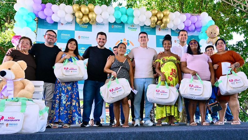 Prefeito David Almeida entrega mais 400 kits do programa ‘Mãe Manauara’ e consolida política de cuidado familiar desde o pré-natal