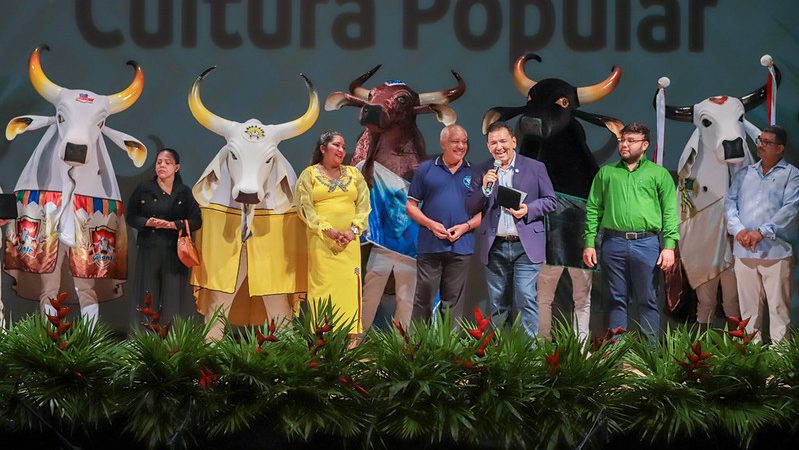 Manaus celebra a força da cultura amazonense em noite de homenagens no Teatro Amazonas