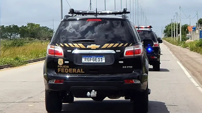 PF prende policiais militares envolvidos com grupos criminosos no Rio