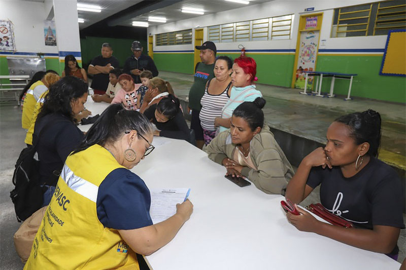 Chuva desabriga 150 pessoas em Manaus que estão alojadas em escolas