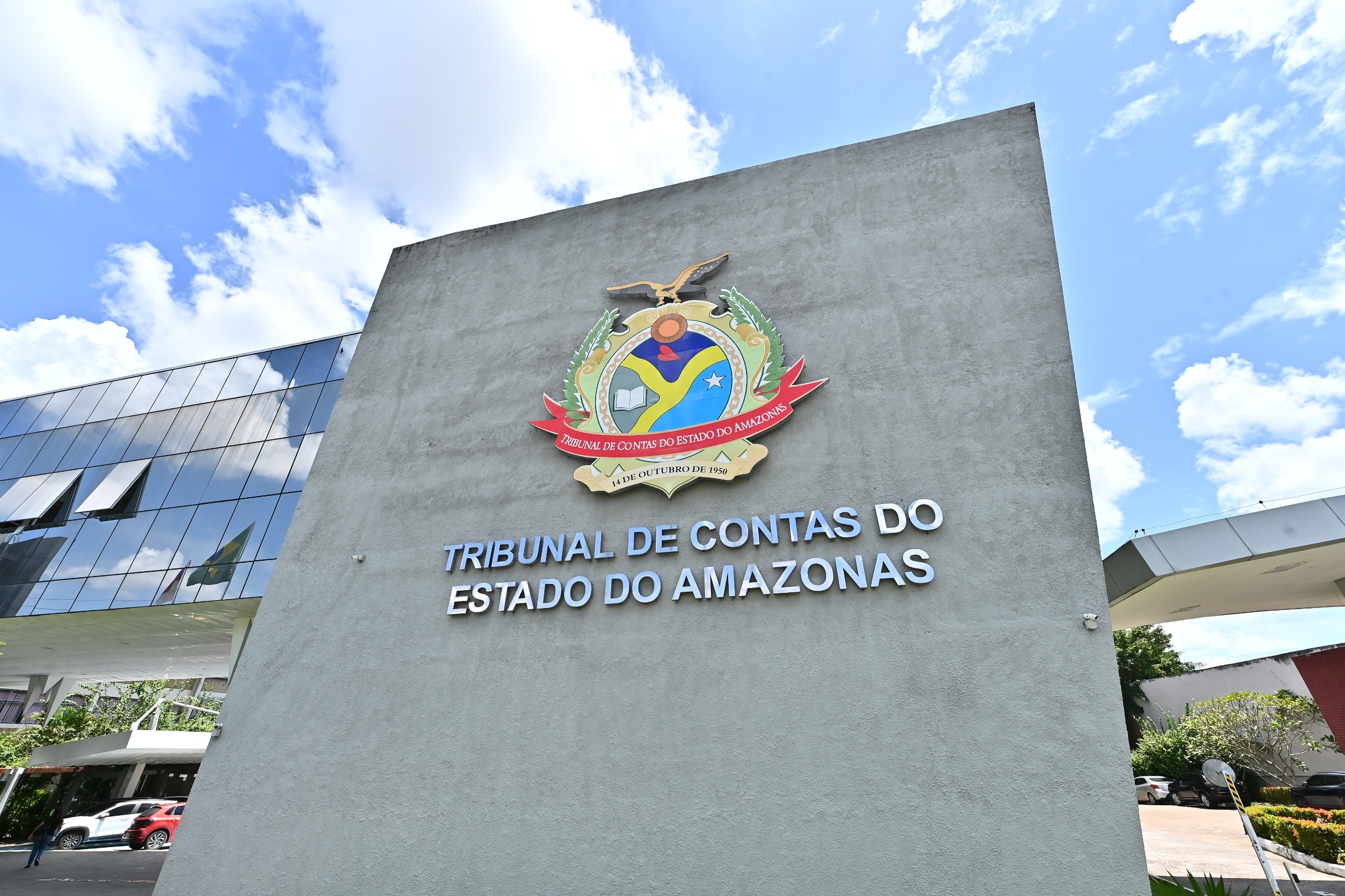 Medida cautelar do TCE-AM suspende contrato de 1,3 bilhão da Seduc
