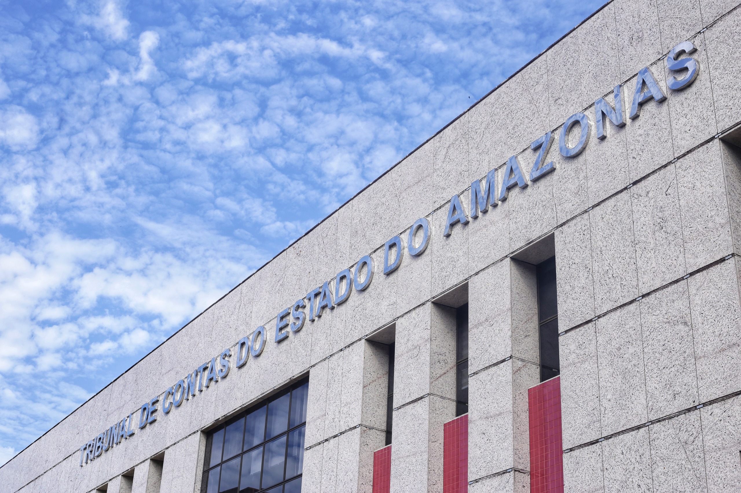 TCE-AM terá 95 processos em julgamento na sessão desta terça-feira (24)