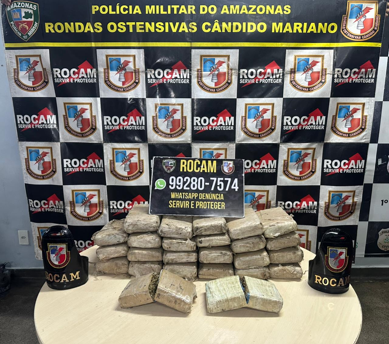 PMAM apreende 25 tabletes de maconha escondidas em residência após escavação em área de terra