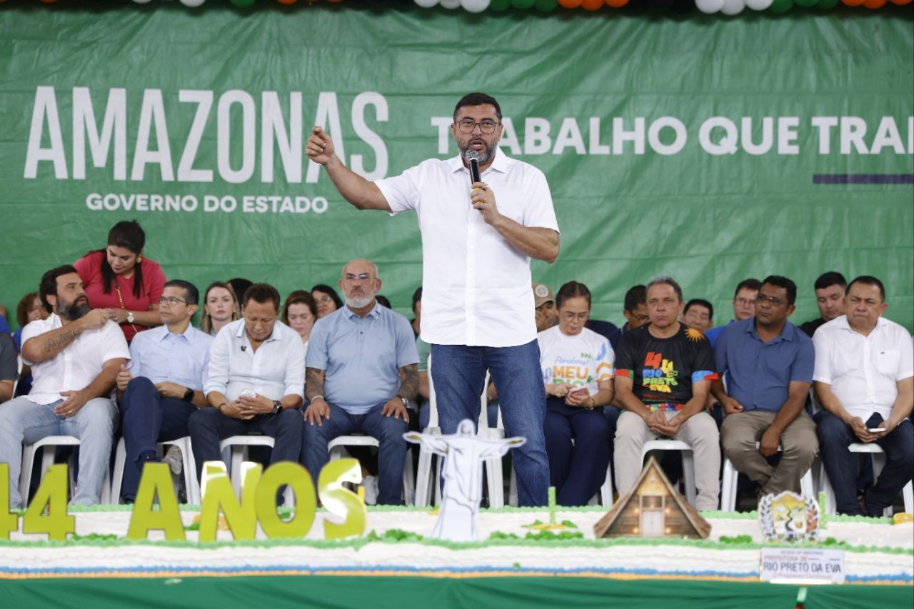 Nos 44 anos de Rio Preto da Eva, governador Wilson Lima entrega 117 títulos definitivos e garante segurança jurídica a famílias do município