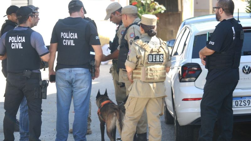 Polícia vasculha área de mata em busca de vítimas suspeitas de execução em Manaus