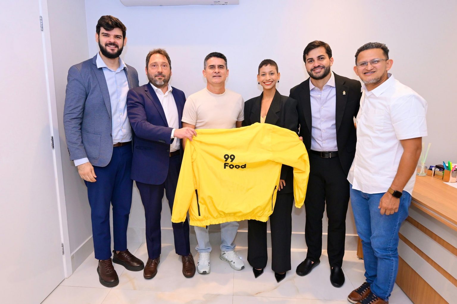 Prefeito David Almeida firma parceria com a 99, amplia cooperação iniciada em 2020 e anuncia implantação de um ponto de apoio a motociclistas em Manaus