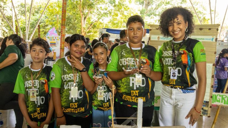 Professora de escola ribeirinha da Prefeitura de Manaus é finalista do prêmio ‘Professor Porvir’ com projeto que transforma alunos em jovens cientistas