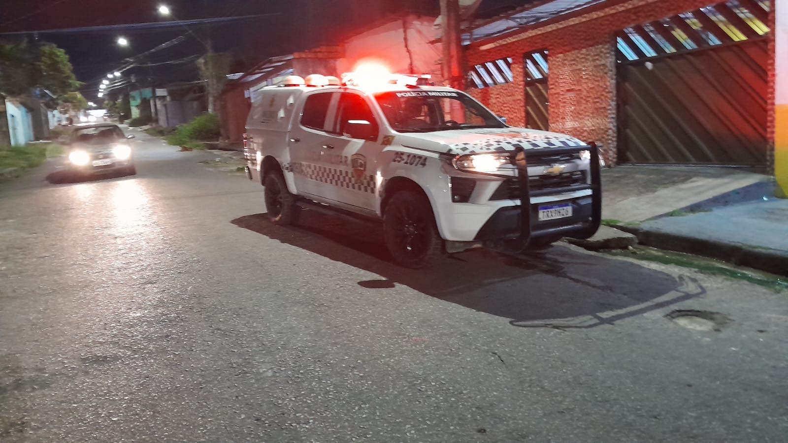 Venezuelano desmaia ao levar coronhadas durante assalto em Manaus