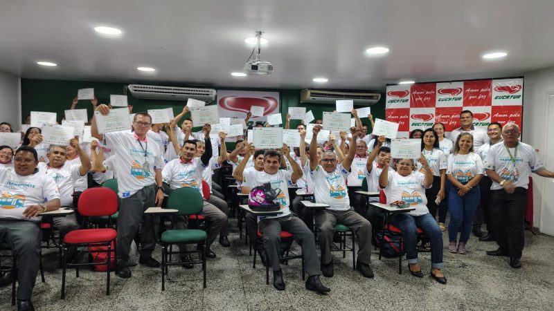 Motoristas de transporte público vivenciam as dificuldades enfrentadas por PcDs em curso de capacitação realizado pela prefeitura