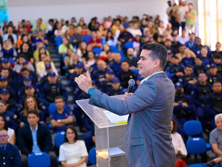 David Almeida empossa primeira mulher comandante da Guarda Municipal e anuncia concurso para 590 novos agentes