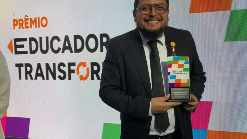 Diretor de escola da Prefeitura de Manaus vence etapa estadual do Prêmio Educador Transformador com projeto de escuta e inclusão na EJA