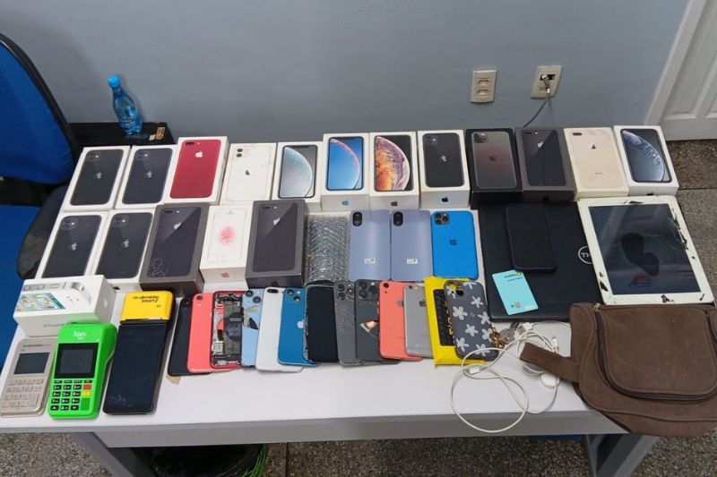 Jovem é preso por esquema de revenda de celulares roubados